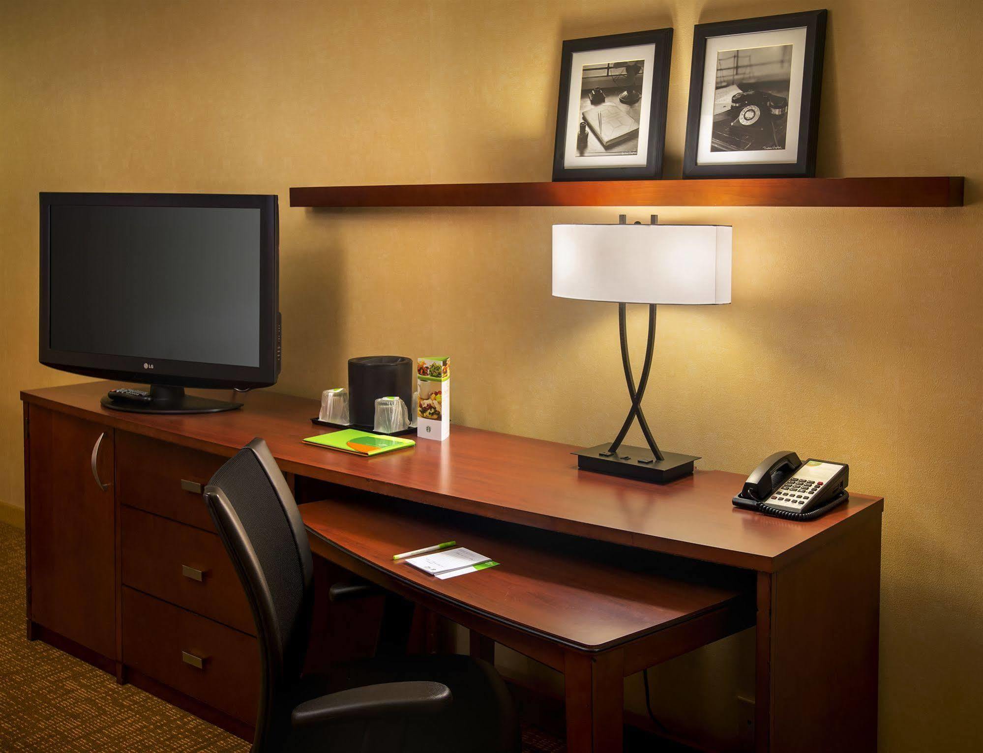Hotel Courtyard By Marriott Poughkeepsie Exterior foto